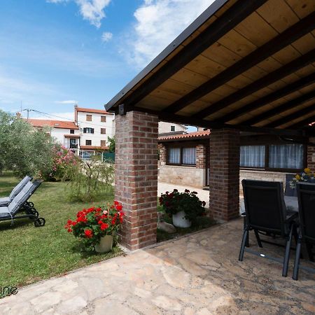 Charming Stone Cottage By The Sea Umag Exterior foto