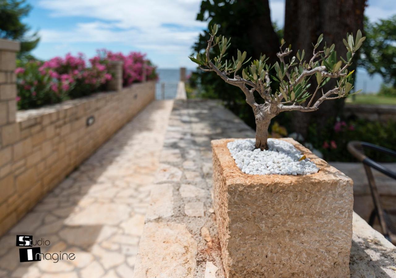 Charming Stone Cottage By The Sea Umag Exterior foto
