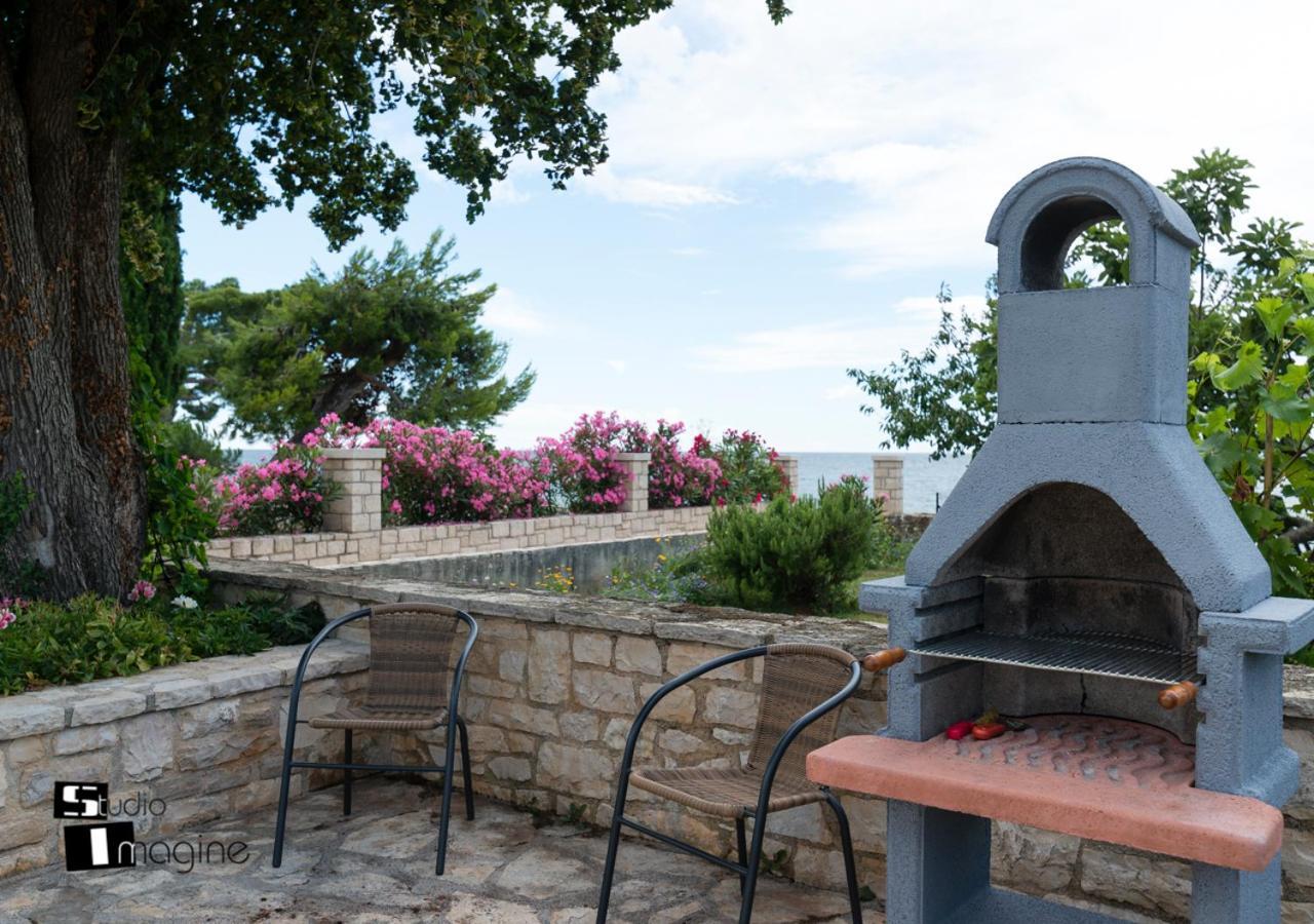 Charming Stone Cottage By The Sea Umag Exterior foto